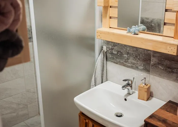 Koca Ob Ribniku Ponikva